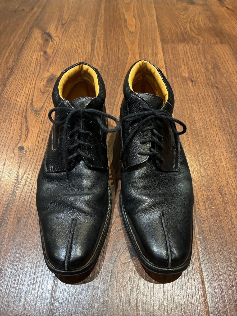 Sandro Moscoloni Black Leather Lace-Up Oxfords with Yellow Interior